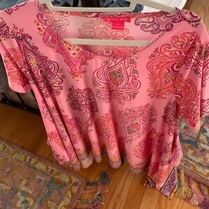Pink paisley short-sleeved flowy summer top XL uneven hem Brand Sunny Leigh